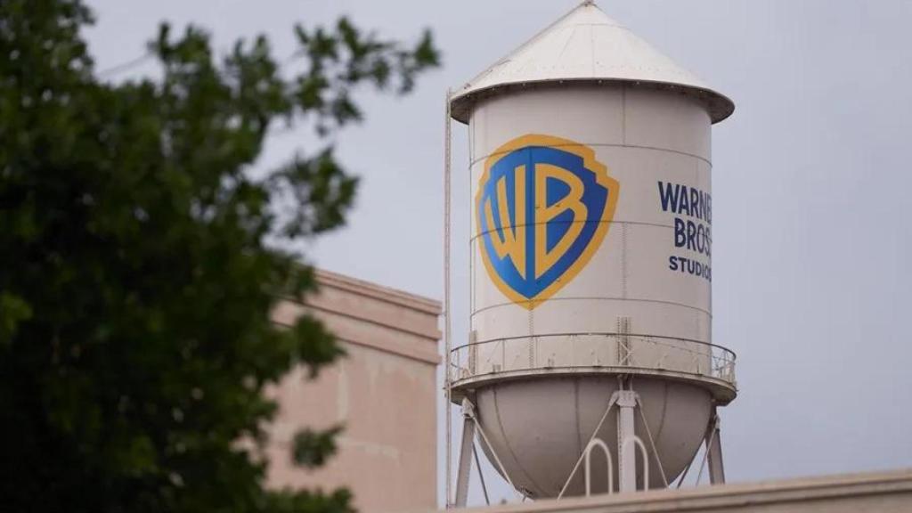 Image of the signature water tower at Warner Bros Studios in Burbank, California