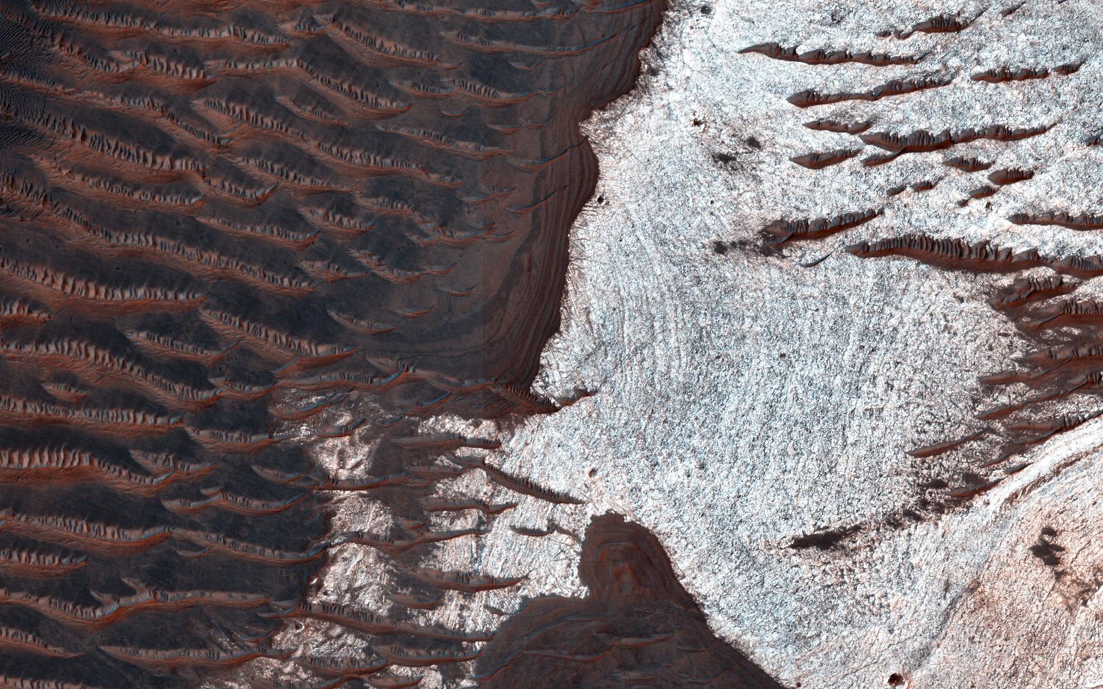 An image of rocks containing water minerals in the Noctis Labyrinth.