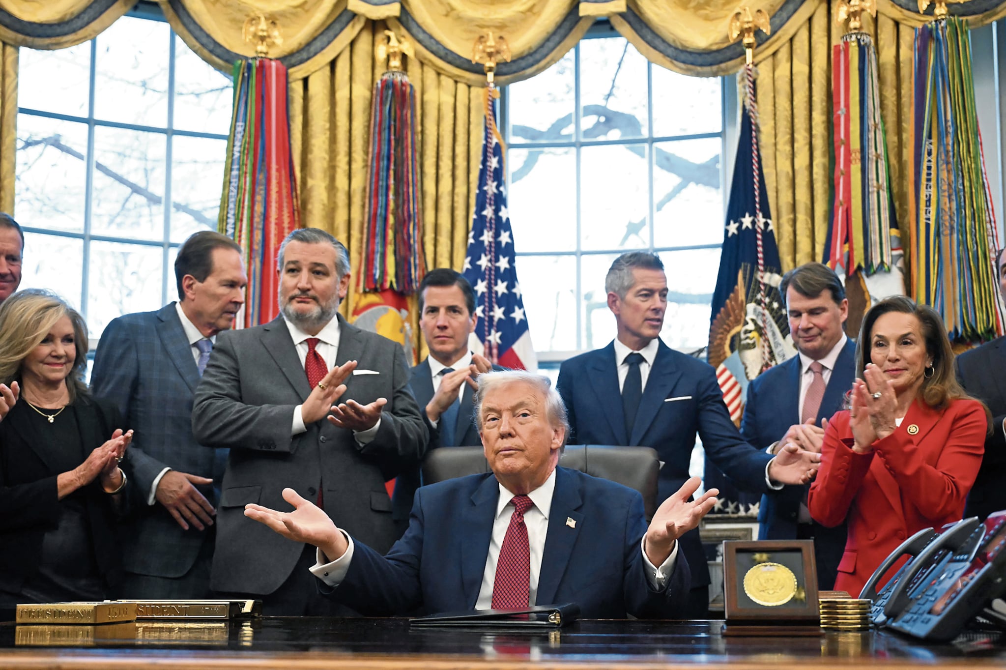 Trump's economic policy predicts a deterioration in activity in the US, which weakens the dollar. (Photo by ANDREW CABALLERO-REYNOLDS/AFP)