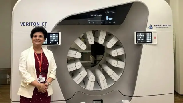 Dr Kshama Vechalekar with his latest scan at the Royal Brompton Hospital in London