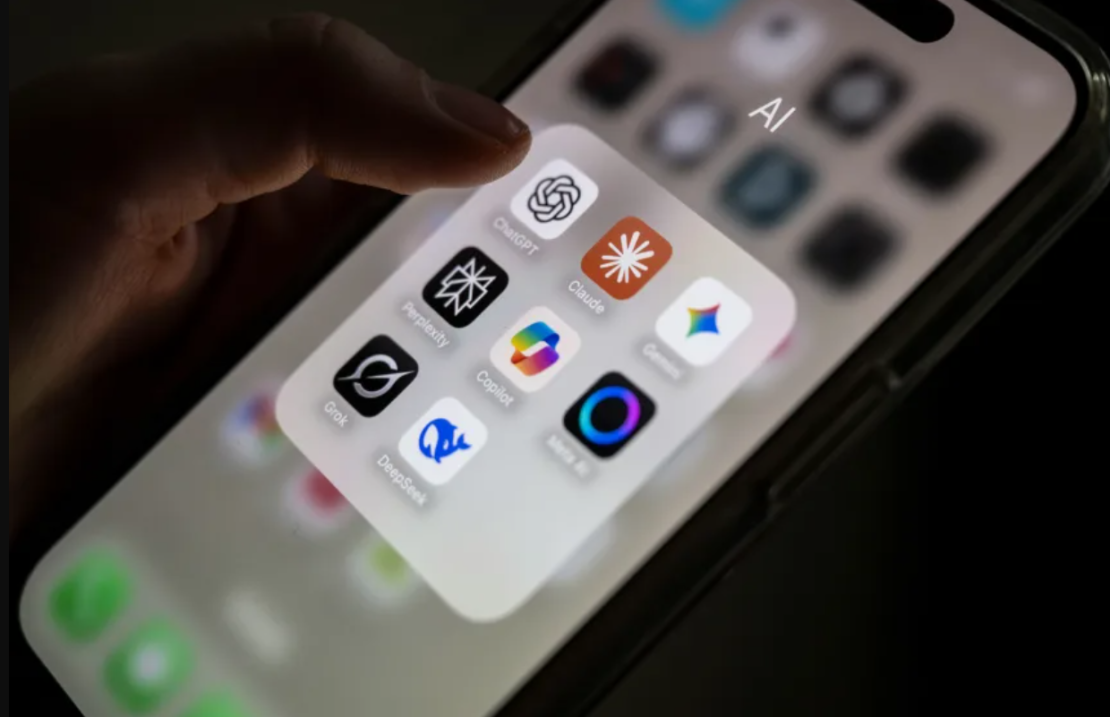 Various AI apps that can be viewed on a smartphone screen include ChatGPT, Claude, Gemini, Perplexity, Microsoft Copilot, Meta AI, Grok, and DeepSeek.