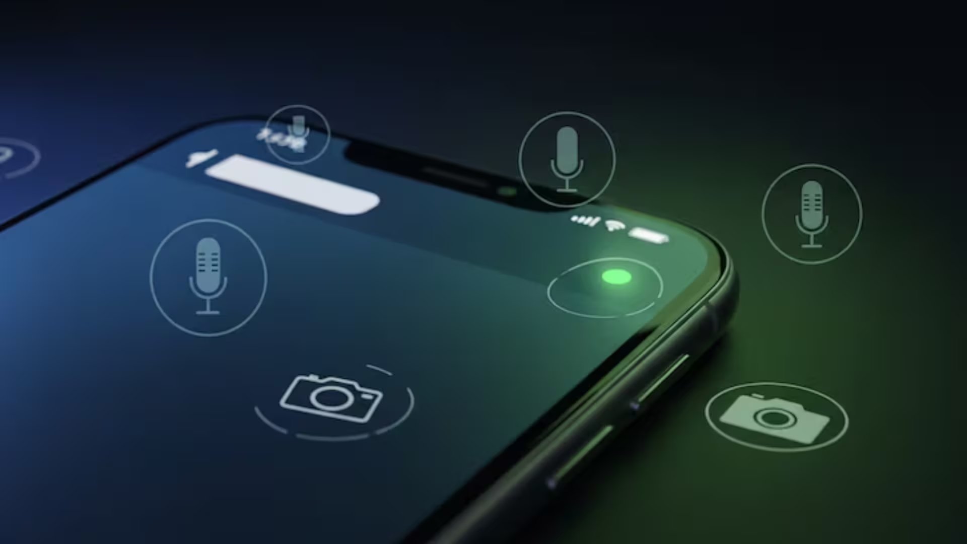 Slight differences in logo, colors, and design help identify apps that are imitations of the originals. (Illustrative image by Infobae)