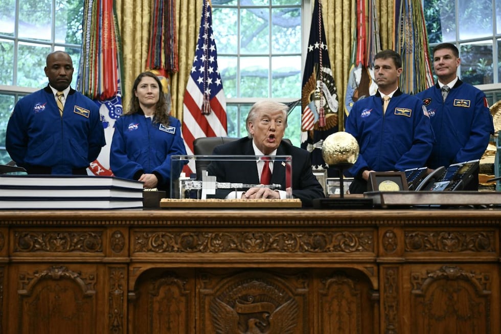 US President Donald Trump speaks as he welcomes Artemis II astronauts - from left: Victor Glover, Christina Koch, Reid Wiseman and Jeremy Hansen - in the Oval Office of the White House in Washington, DC, April 29, 2026. Photo: Brendan SMIALOWSKI/AFP